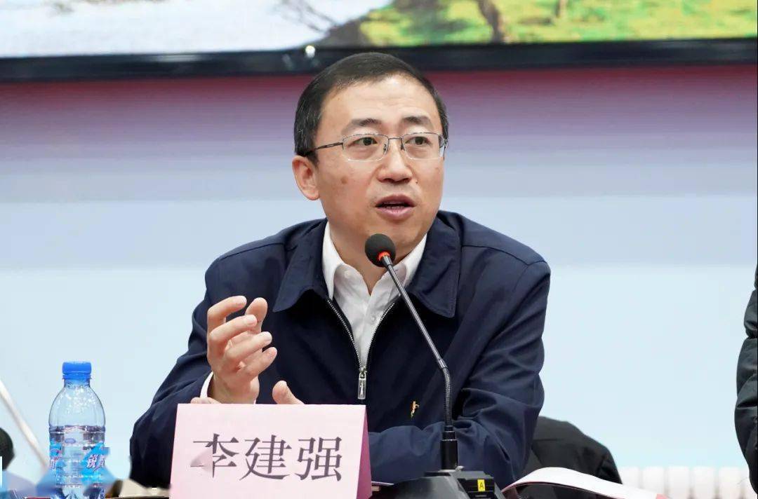 会上,旗委常委,政府常务副旗长李建强出席会议并讲话,他指出,加强银企