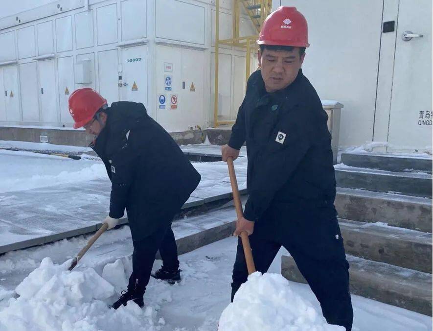 這才是光伏板該有的樣子_除雪