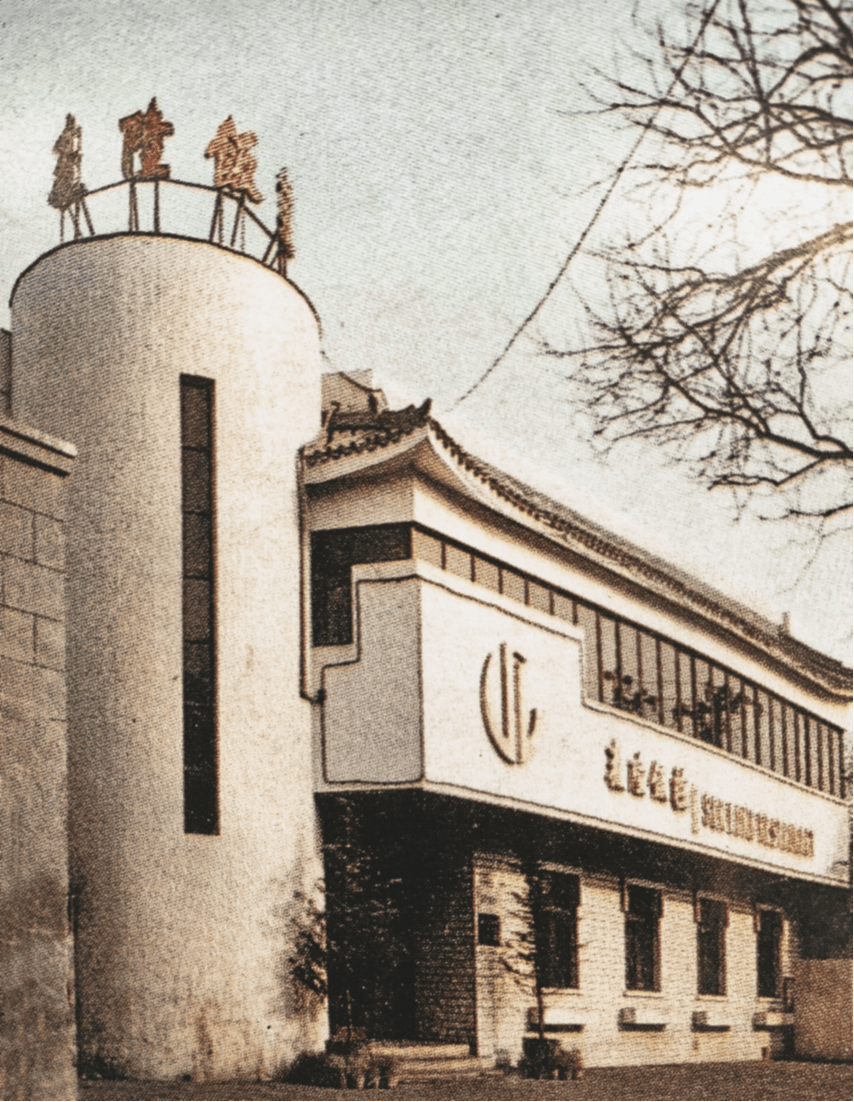 森隆饭庄是由江苏丹徒人张森隆开办的一家餐馆,并以他的名字为字号,最