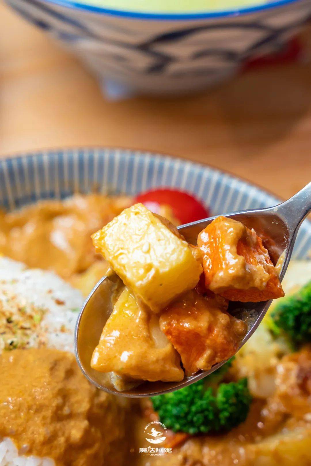 藏身闹市的「黄金风暴饭」,浓郁咖喱×嫩滑鸡肉,香到迈不动腿!