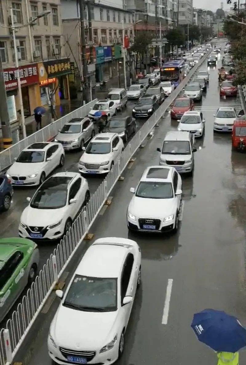 昨日恩施堵車堵到你懷疑人生