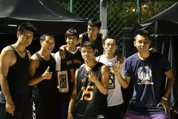 在很长一段时间,中国有且只有一支扣篮团队,在这个过程中,韩雨洋与