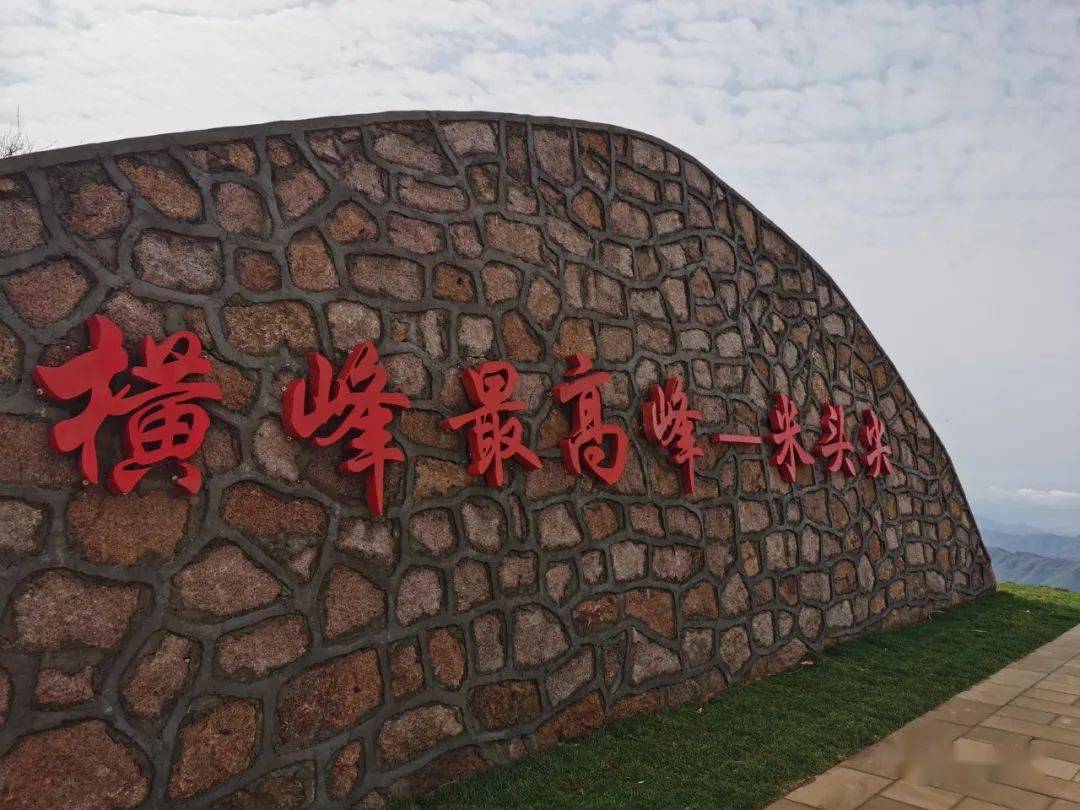 一览众山小在横峰第一峰上一起来看上饶最美的云与海和风力发电场