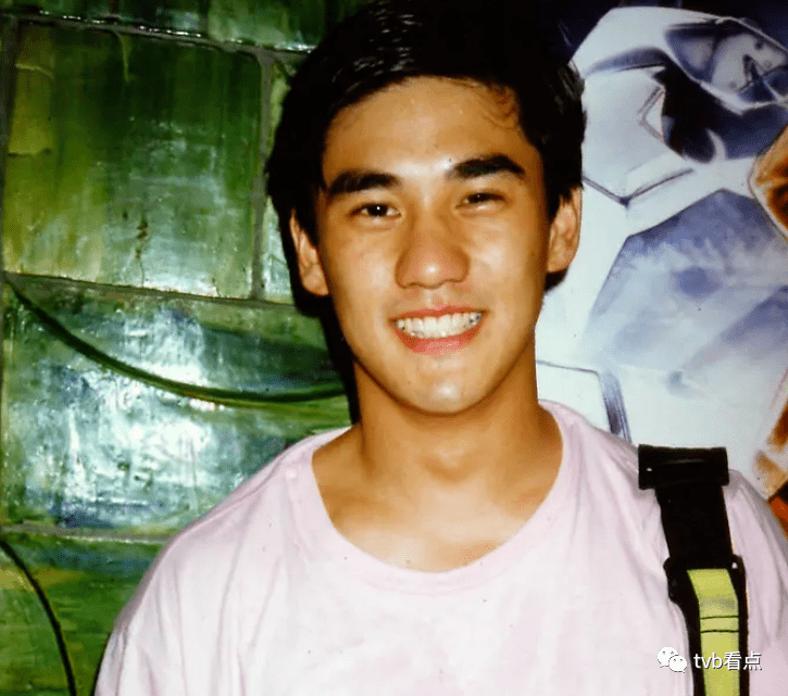 资深男星年轻时曾坚持不婚主义,老来得女后爱晒娃_吴大维