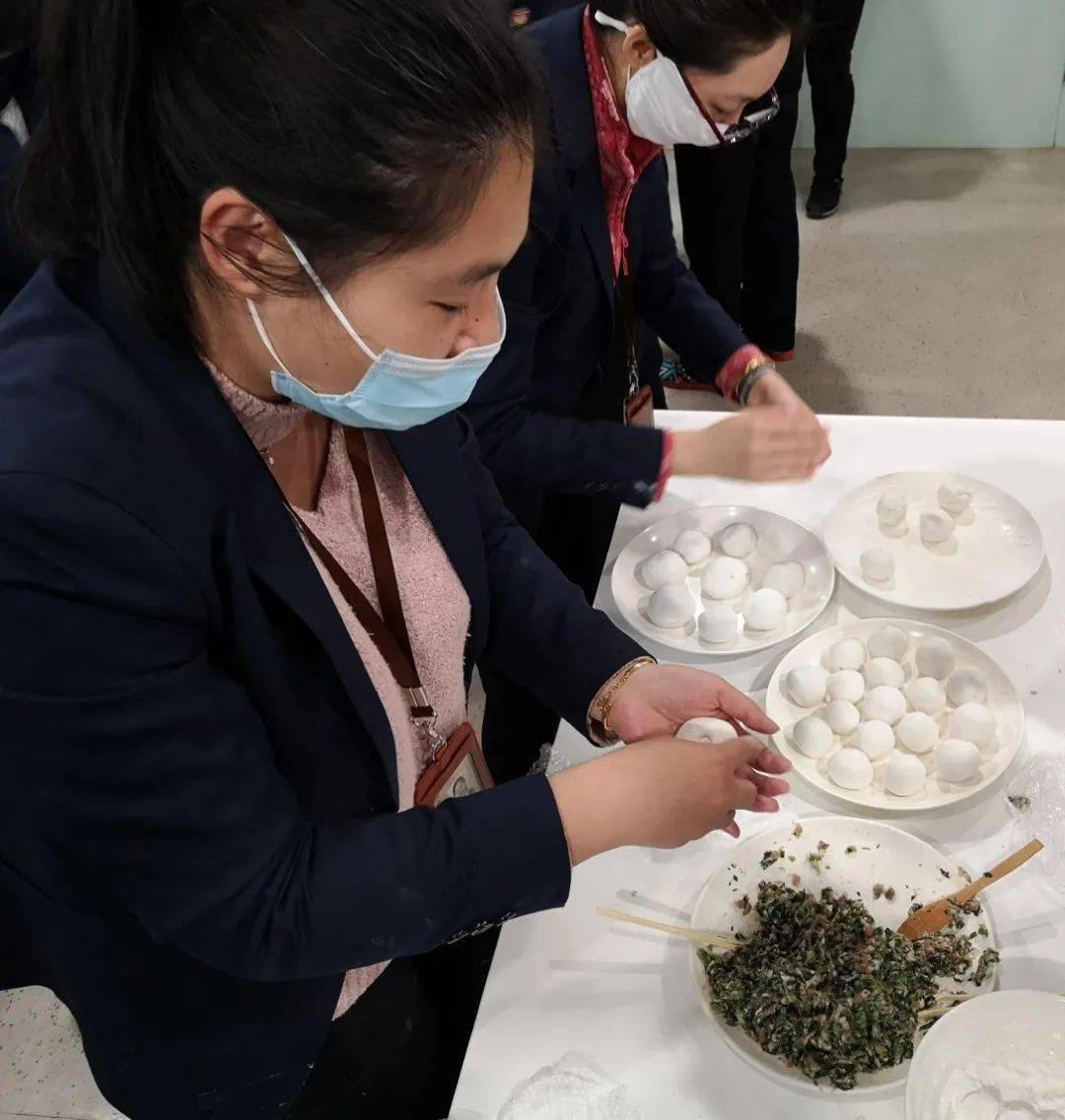 浦东图书馆开展2021包汤圆吃汤圆好团圆职工闹元宵主题活动