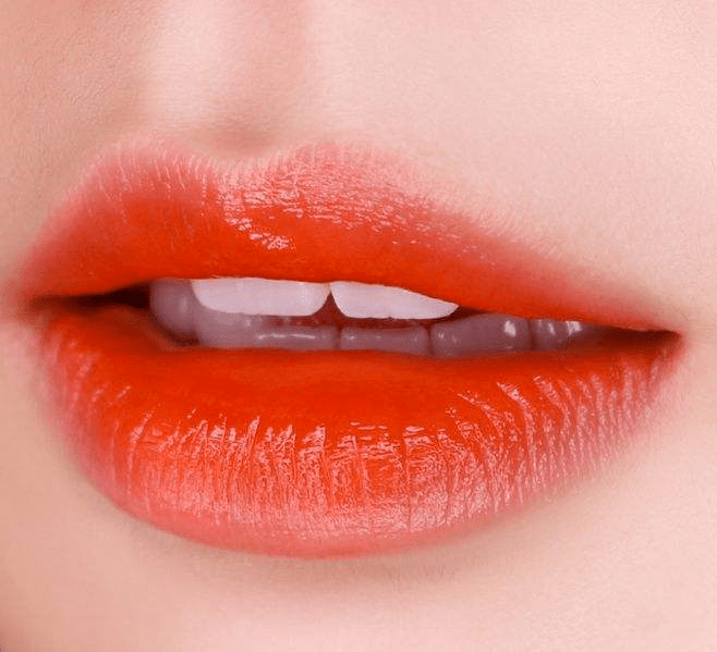 女人嘴唇正常颜色图片