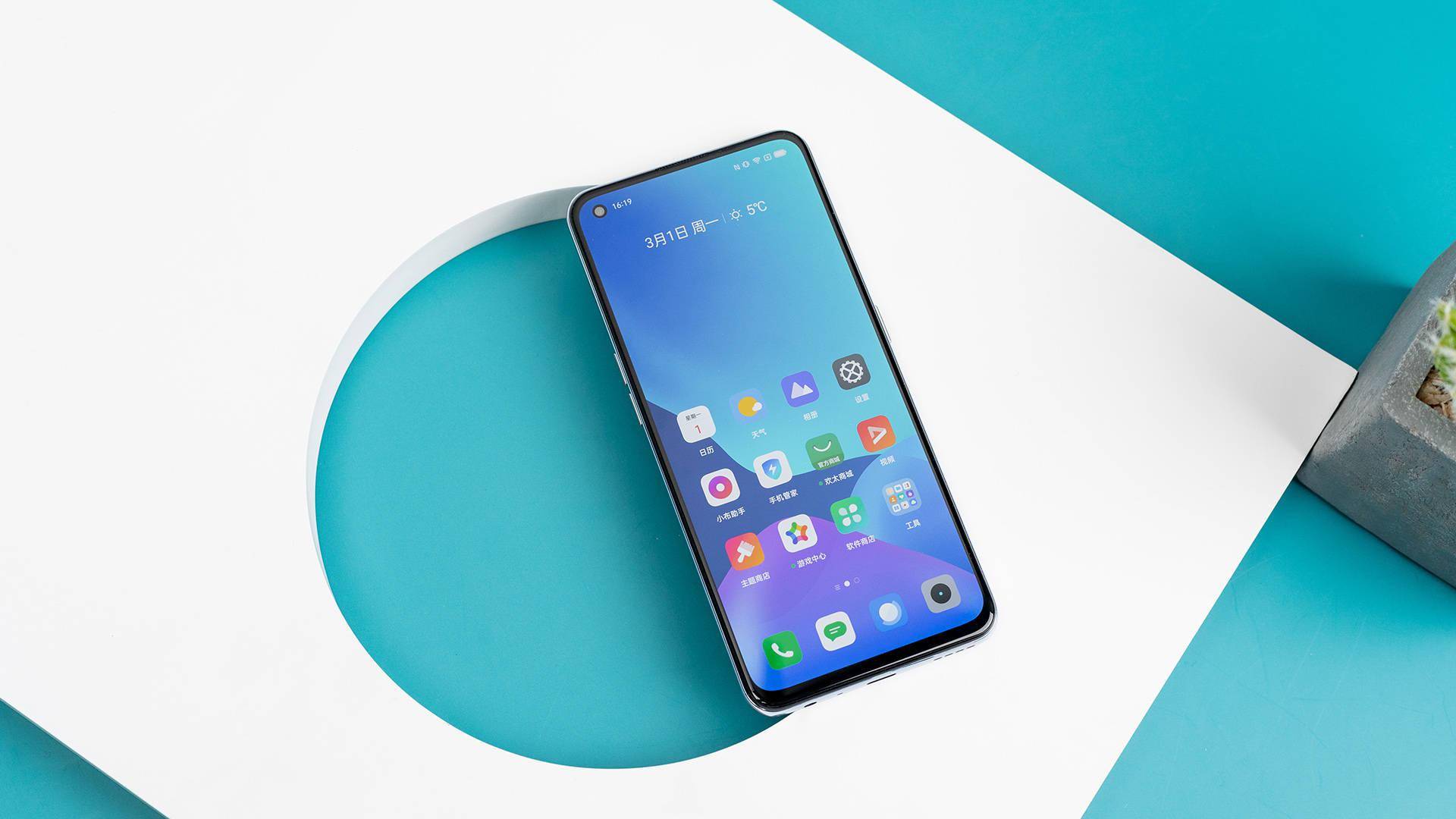 极速旗舰银翼光泽realme GT银河战舰版图赏_搜狐网