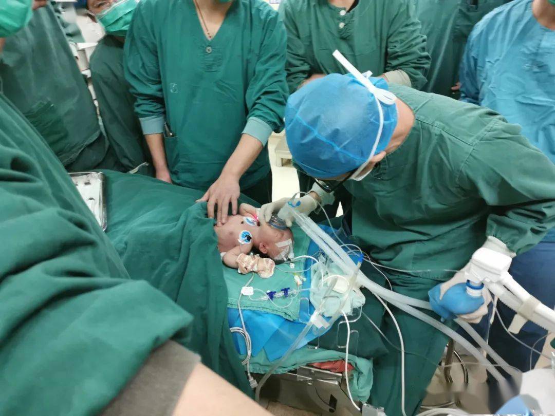 新生儿两头堵贺州市人民医院巧妙解锁