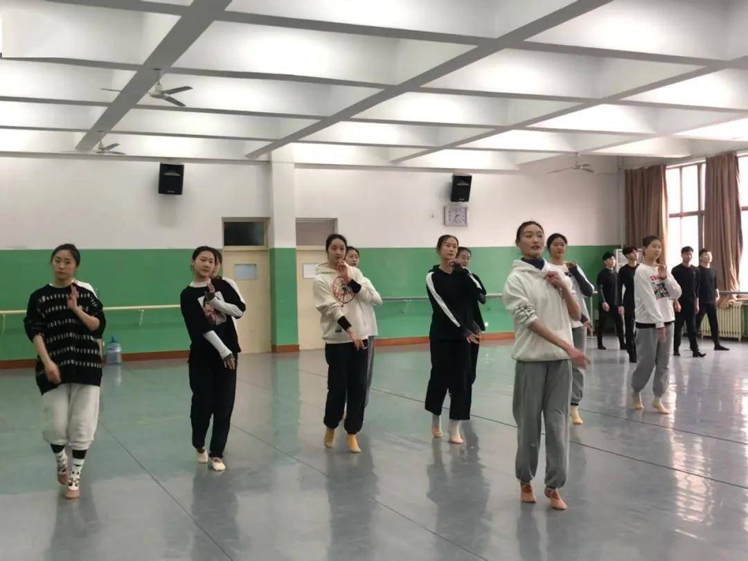 乳娘排行_古代乳娘有多难当,除了喂养孩子之外,还要做很羞耻为难的事(2)