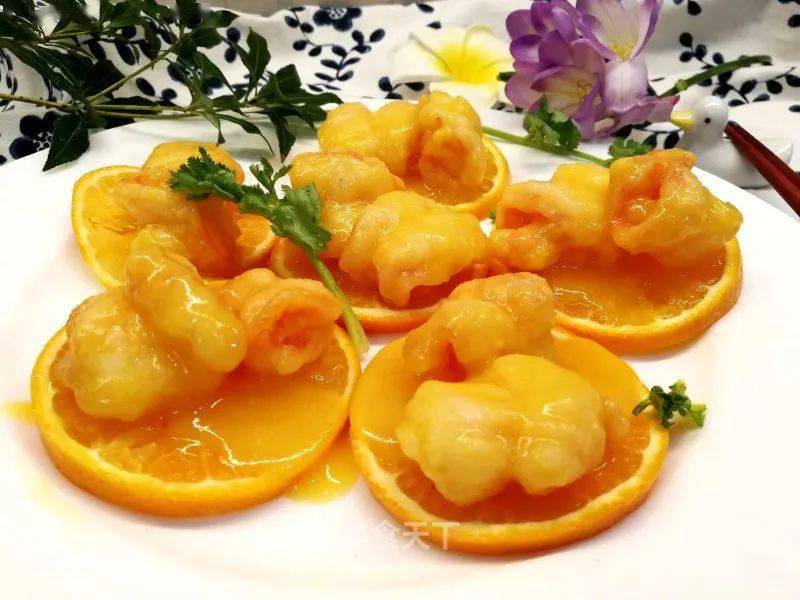 食尚酸甜开胃的橙汁虾球一口咬下去果香四溢