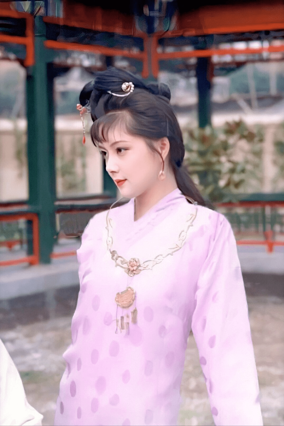 宝姐姐张莉当年惊魂一幕晚饭时被恶人盯上幸得一陌生男子相助