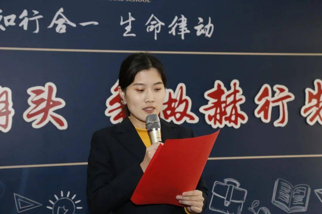 生物组备课组长张玮老师公布超群越辈奖获奖名单,赵国昕老师,孙冶迪