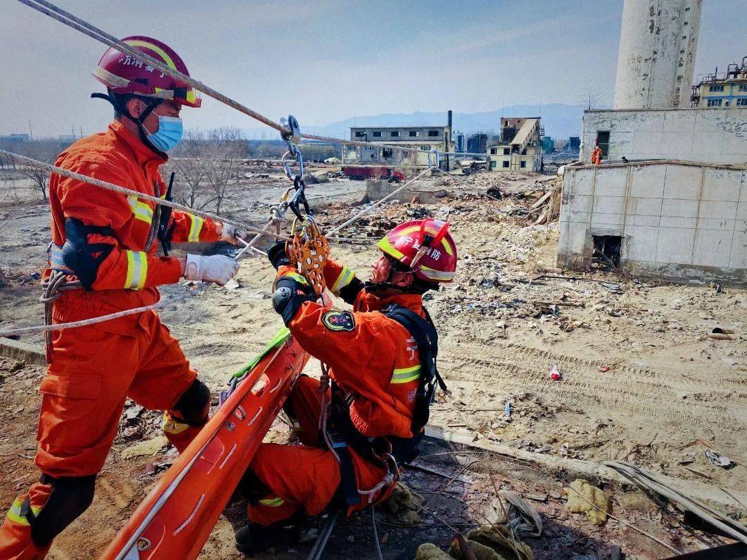地震拉动演练银川消防上演实战救援大片
