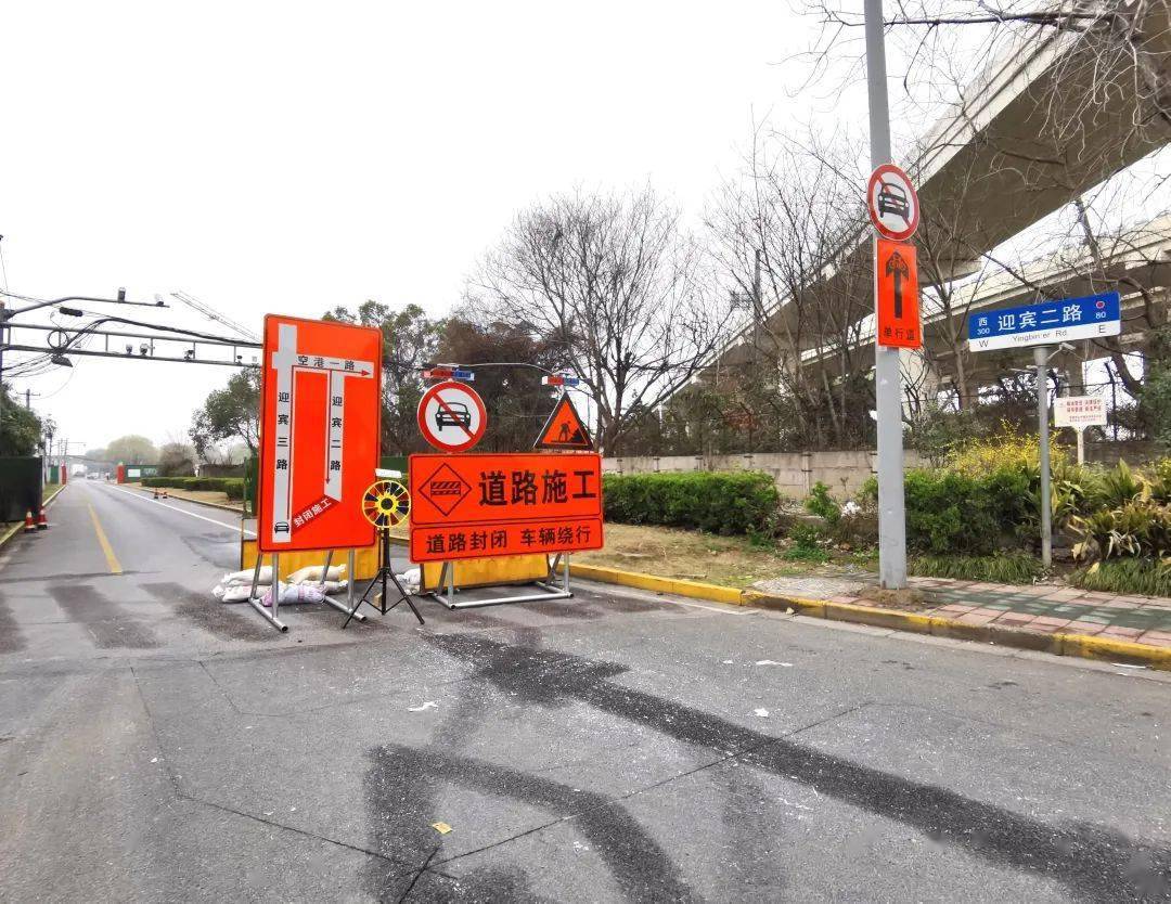 今晚起通往虹桥机场的这条道路部分封闭施工来看现场