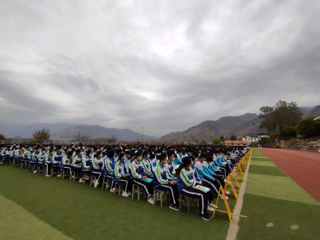 李媛同学在宁南中学开学典礼上的演讲