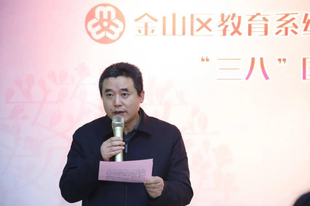 黄强华代表区教育工作党委,教育局,向辛勤工作在教育一线的女教师致以