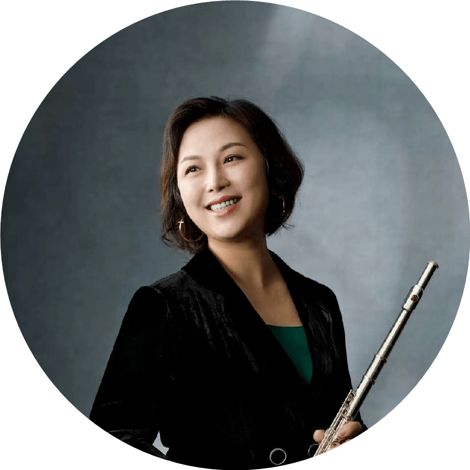 李悦资深长笛教师,珠海市中小学弦乐团及交响乐团指挥.