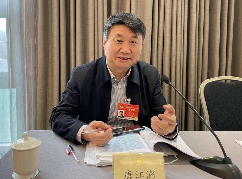 唐江澎委员建议国家出台大学先修课程统一考试制度