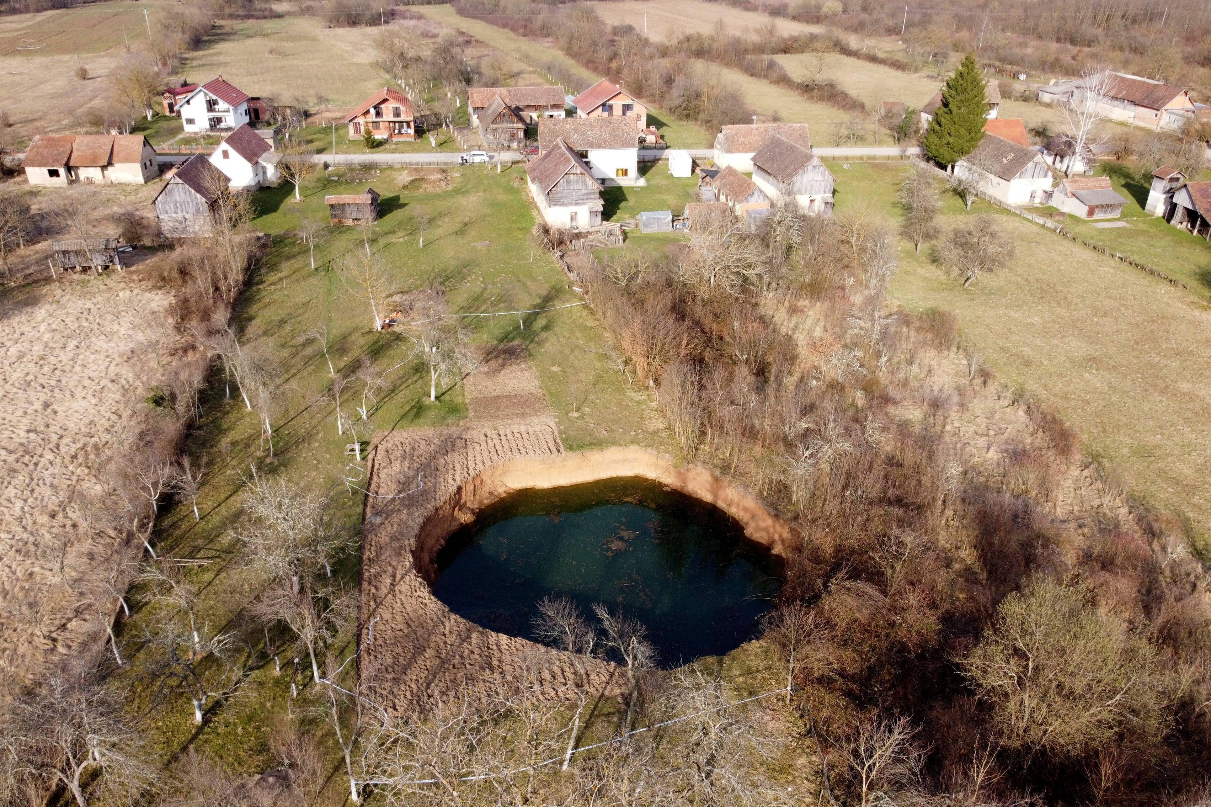 研究|克罗地亚中部村庄现巨大圆洞 吸引科学家蜂拥而至