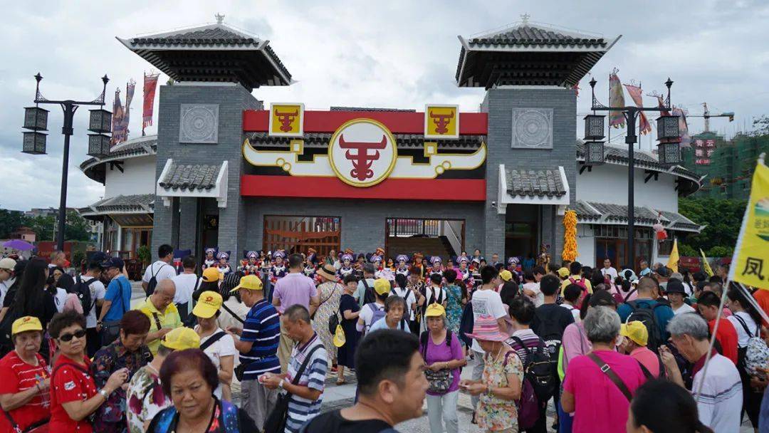 天下壮祖,牛王争霸,田州古城,正以鼎级文化旅游古城之雄姿,让"牛王"
