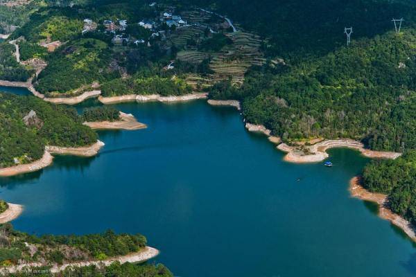 【龙山湖花园】南京东唯一在售高尔夫别墅15位置:句容市白兔镇龙山