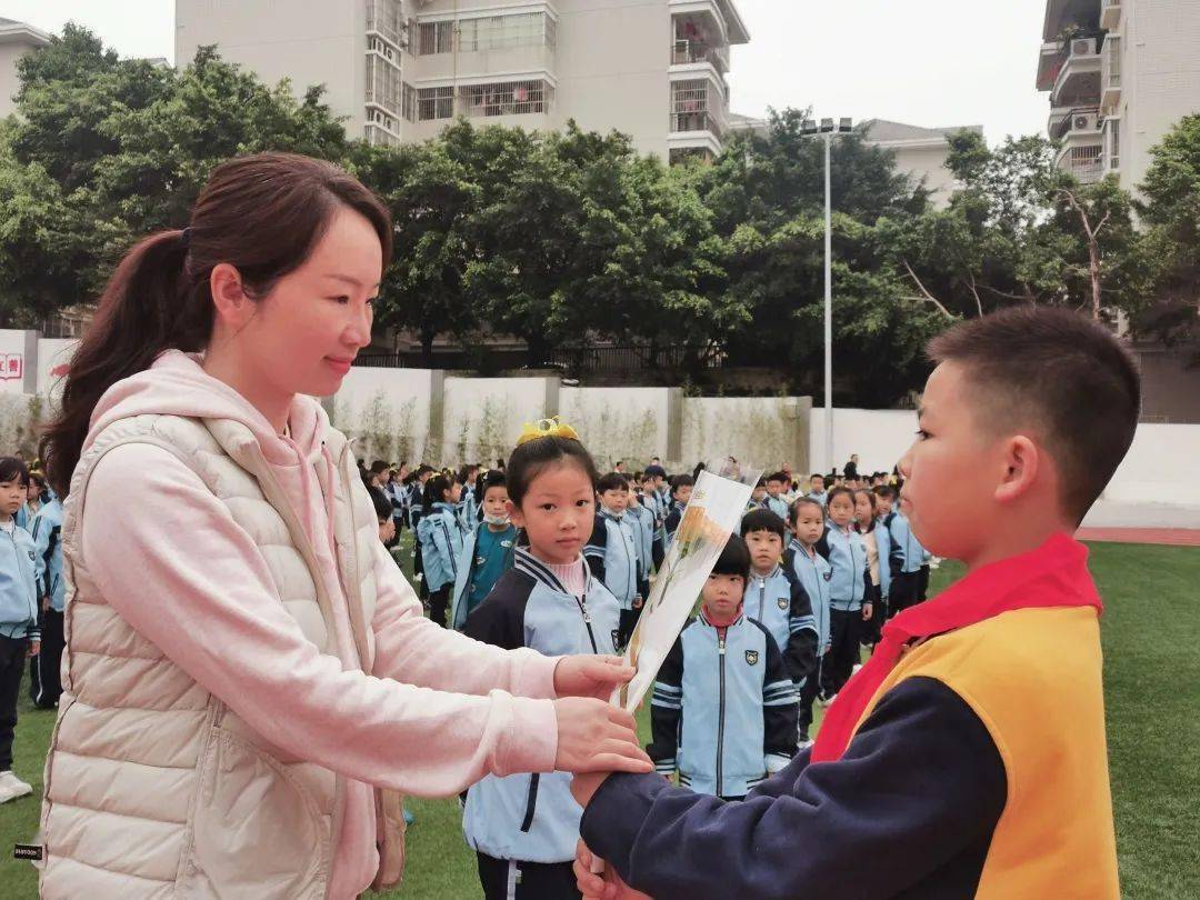 景晖校区心怀感恩祝福母亲南宁市凤翔路小学景晖校区