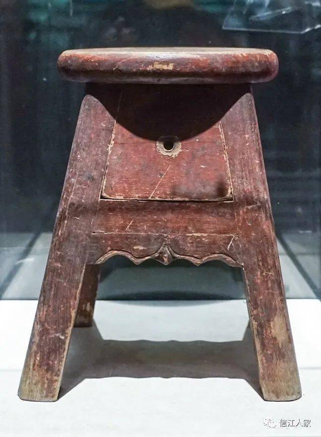 清末木制缠足凳女子绣花鞋黑色缎面桃纹靴子 粉色缎面绣花尖口鞋 玫红