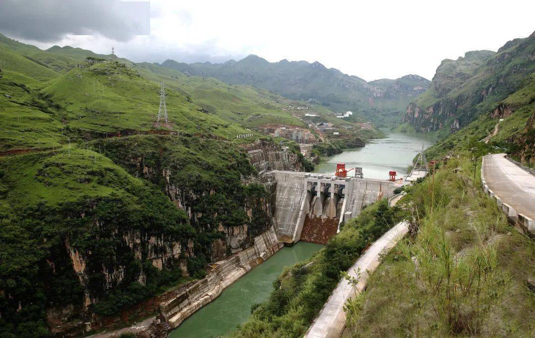 2015年1月10日,马马崖一级水电站首台发电机组正式投产发电,标志着
