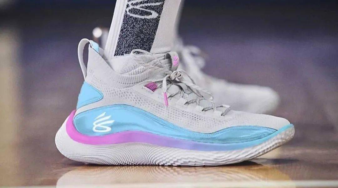重铸的库里8汲取跑鞋灵感的新代表