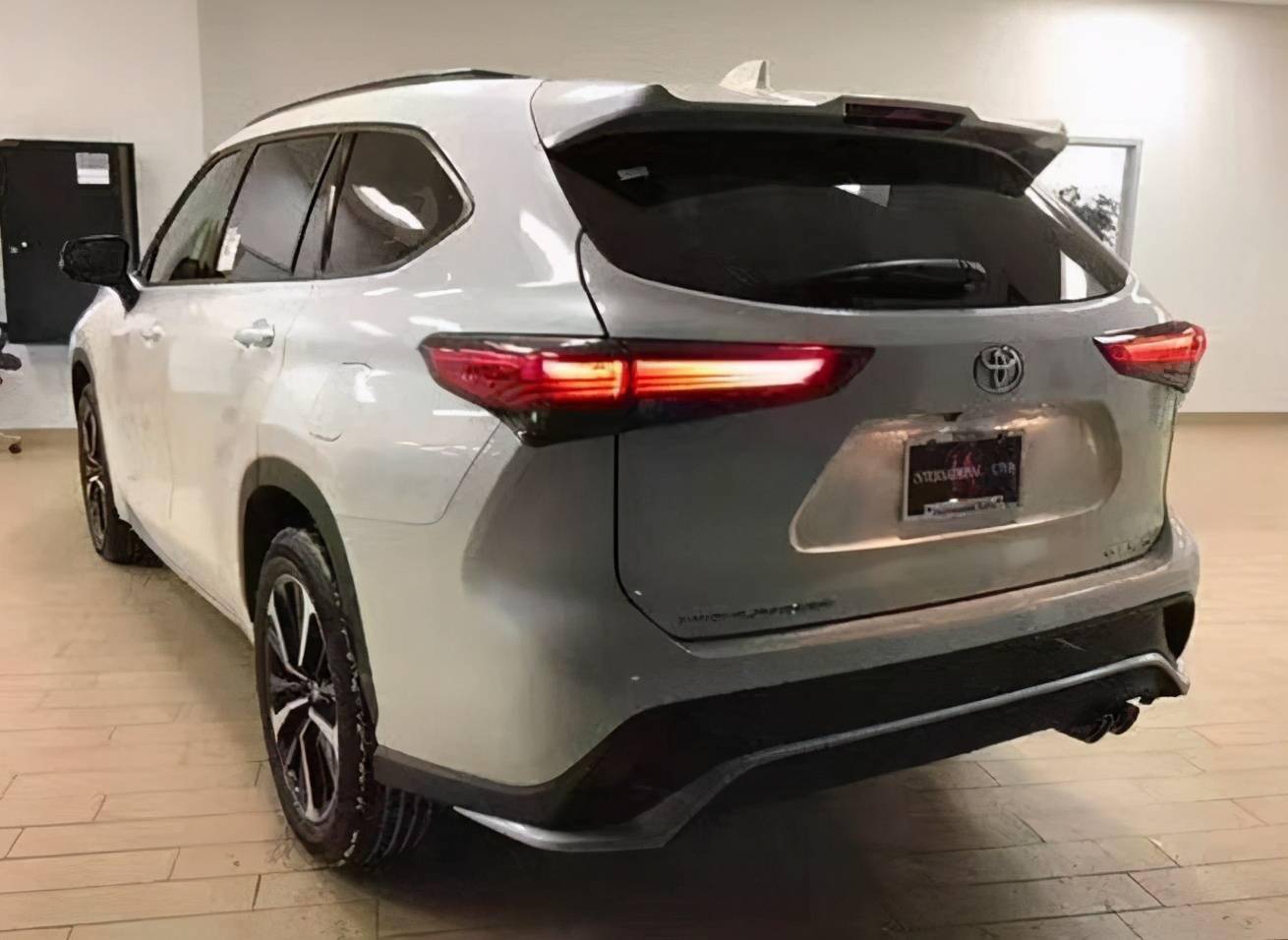 国产新款汉兰达开启路试25混动awd运动包围真帅气