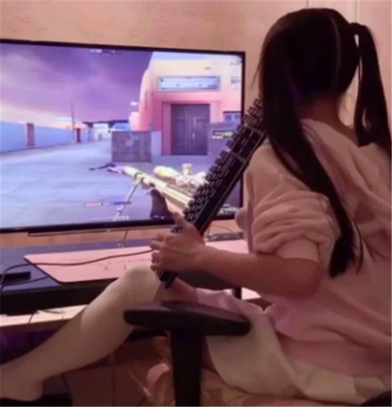 火线妹出跳舞新作白袜故意一高一低穿同穿jk迪妹背影竟完胜