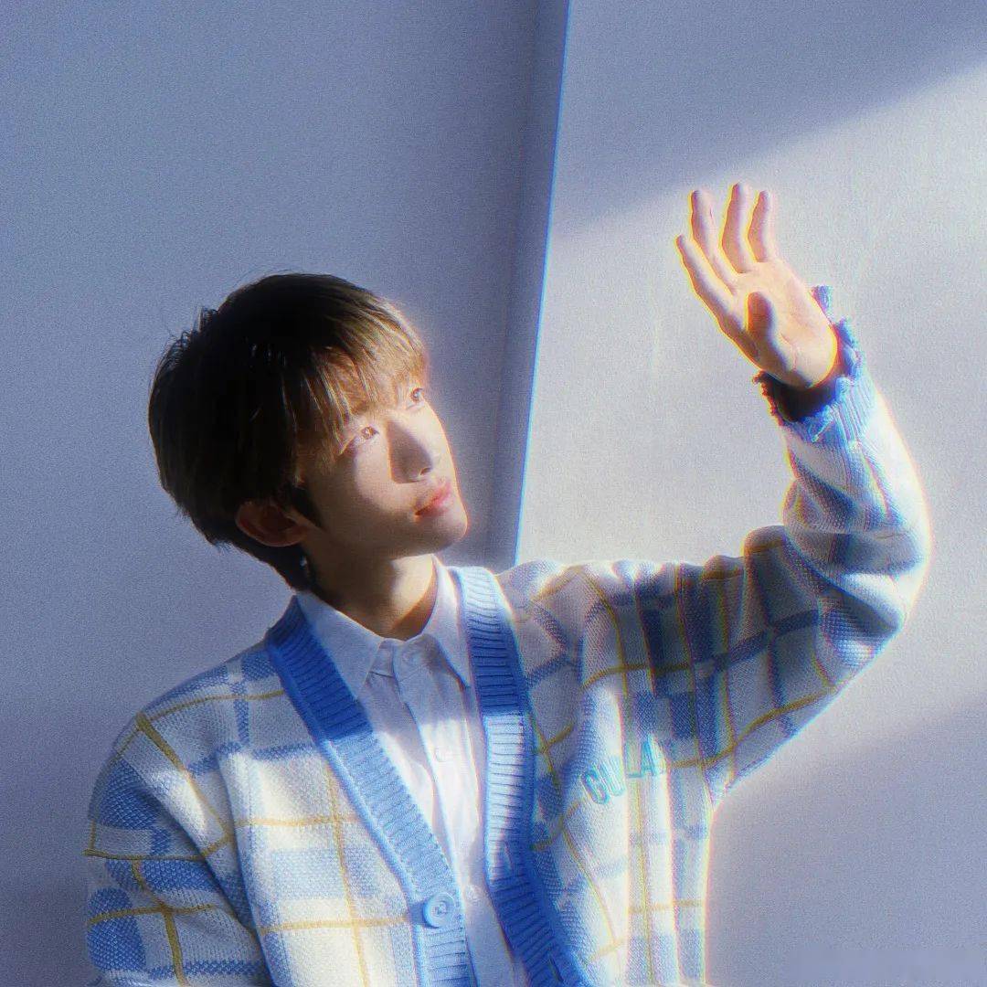 (图源明星个人微博)后面和赞多的神仙掰头,更是引起