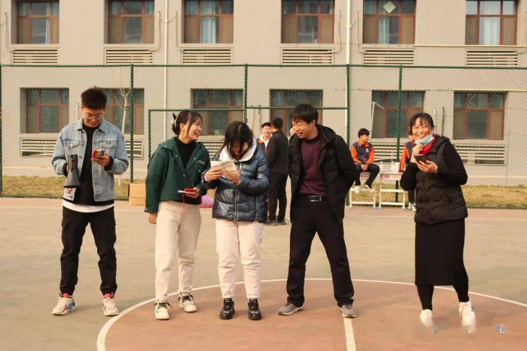 县职教中心:趣味运动会庆三八妇女节