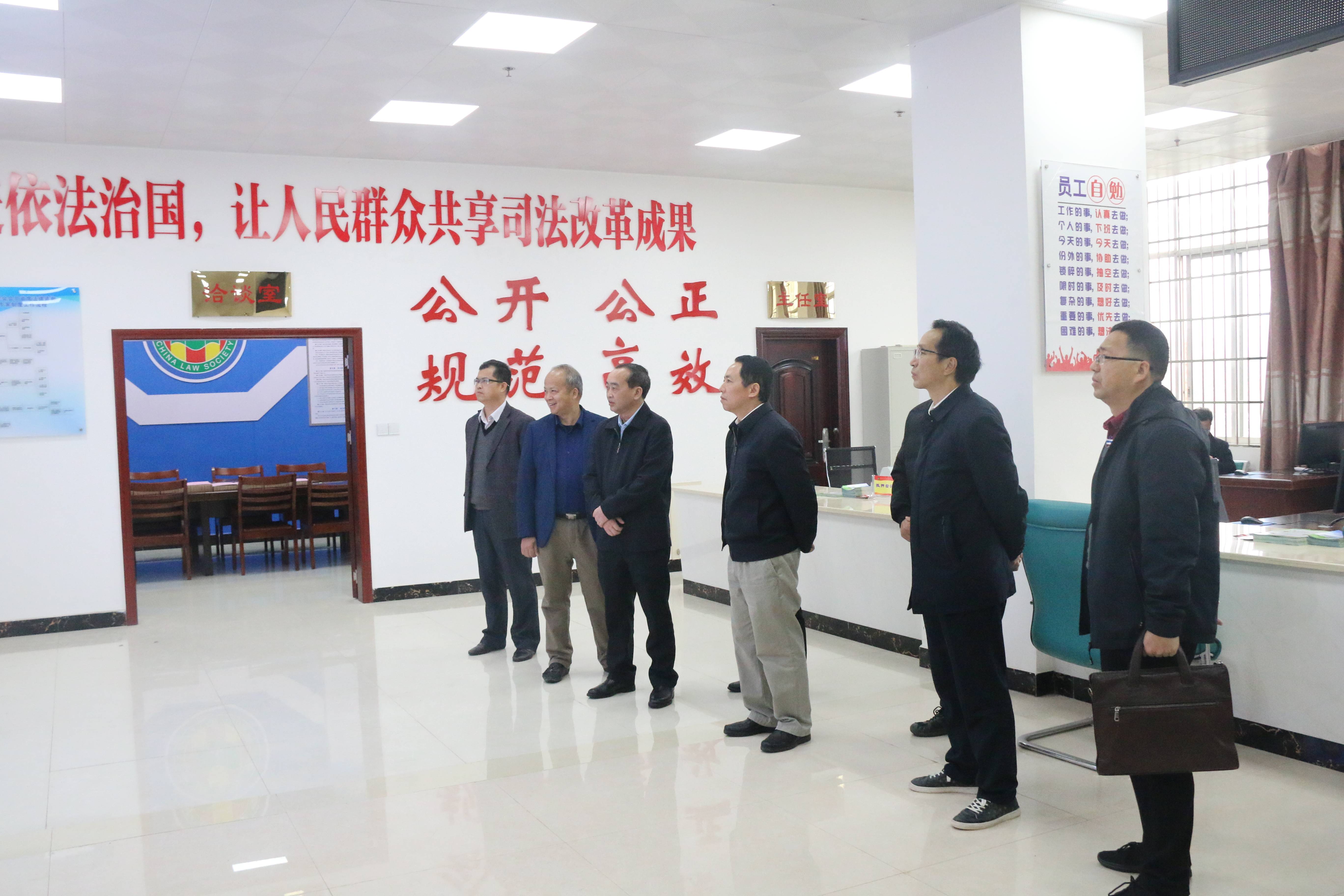 全国首创首席法律咨询专家制度化解重大涉稳案件