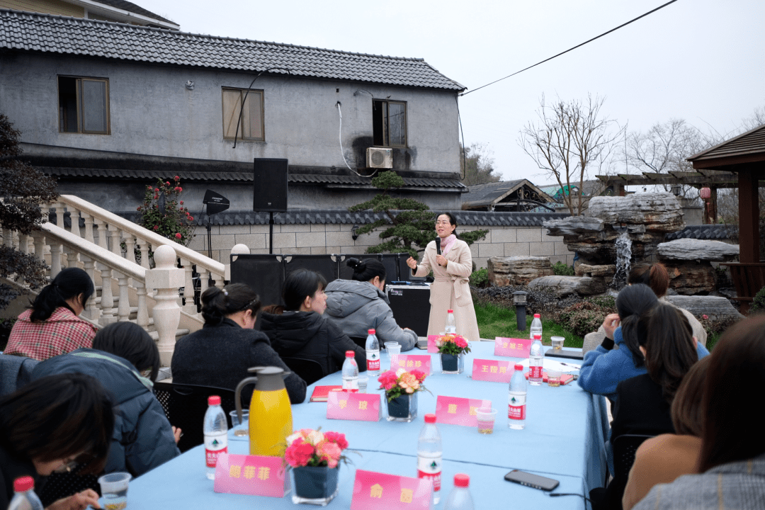 她關注中泰街道婦聯開展幸福像花兒一樣系列活動