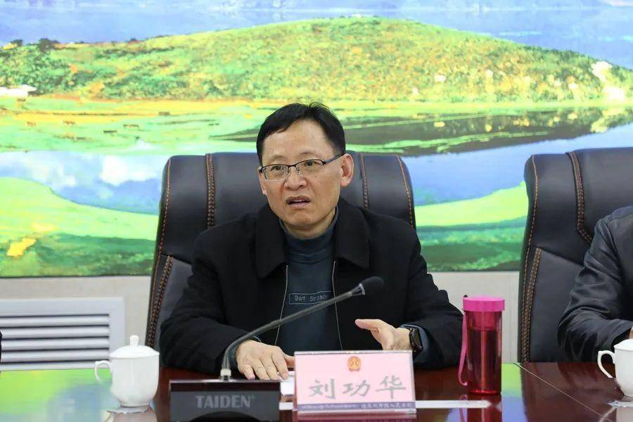 刘功华组长一行实地查看了迪庆中院队伍教育整顿领导小组运行及工作