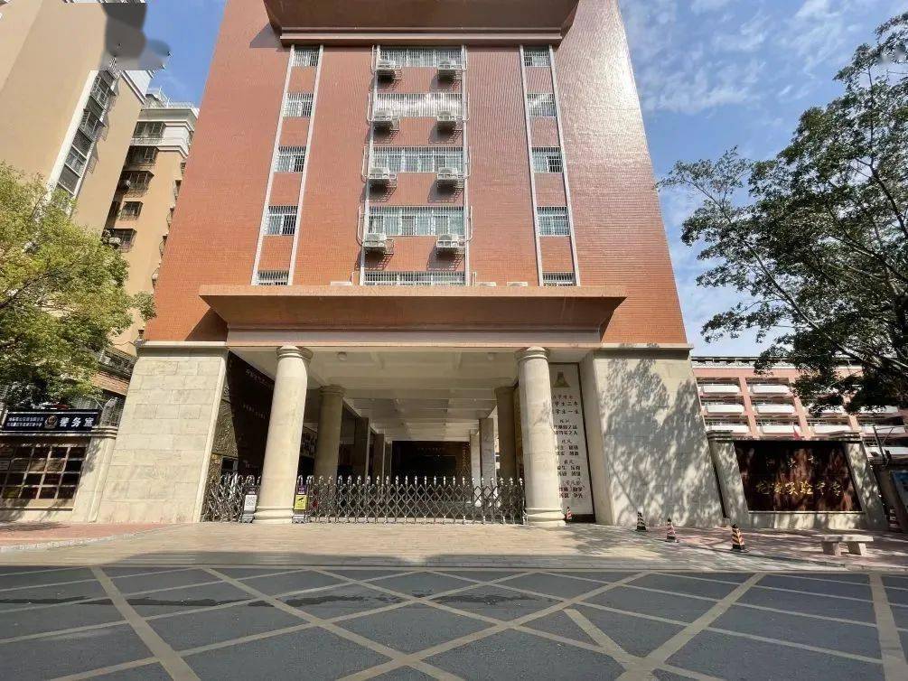 汕头市金砂东路39街区丰华庄 汕头市新溪第一中学 汕头市龙湖区新海