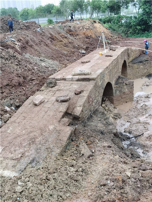 钦州一古桥被埋16年后重见天日 刘永福曾捐款重修