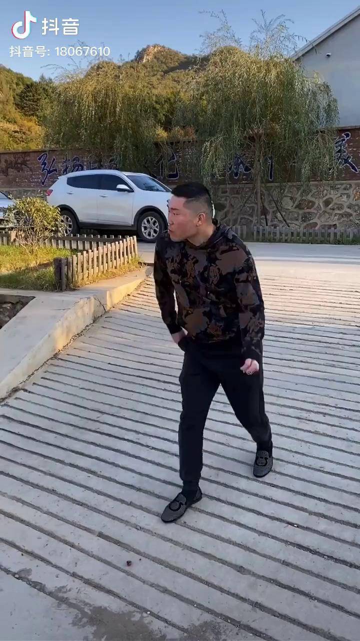 王老七你行啊你把对谢广坤的套路全使我身上了不愧为一级演员北京邵洋