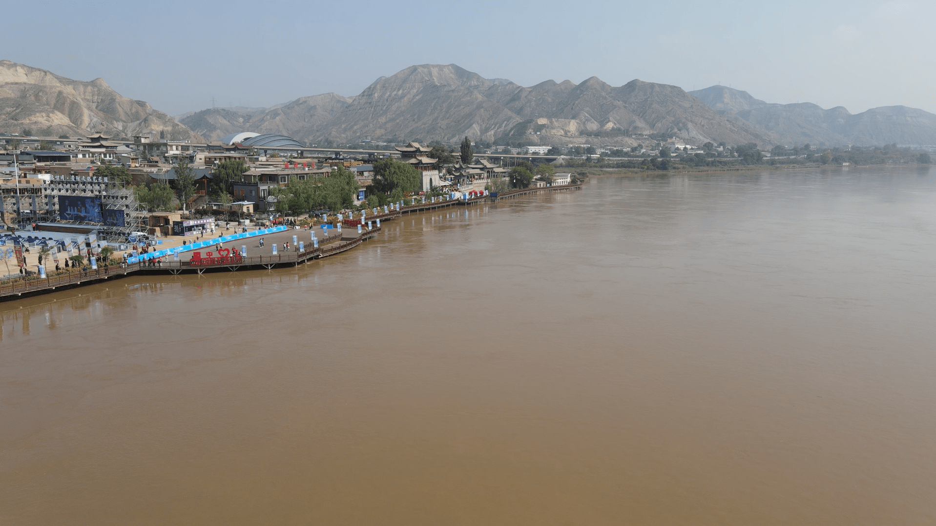 围绕打造黄河生态保护先行区目标,加快推进庄浪河,湟水河西固段防洪