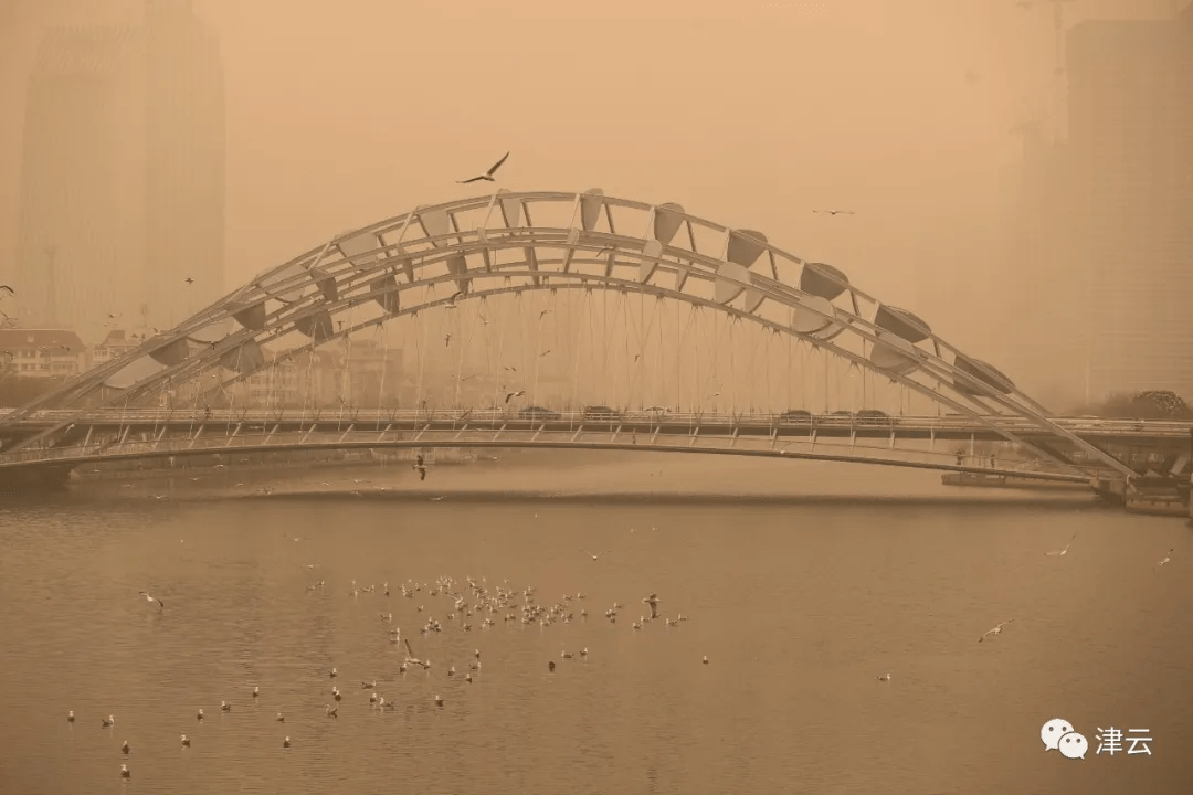 天津今年首个沙尘暴黄色预警个人防护要注意这些事