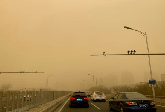近10年最强沙尘天来袭席卷12省份已有多地停课河北发布今年首个沙尘暴
