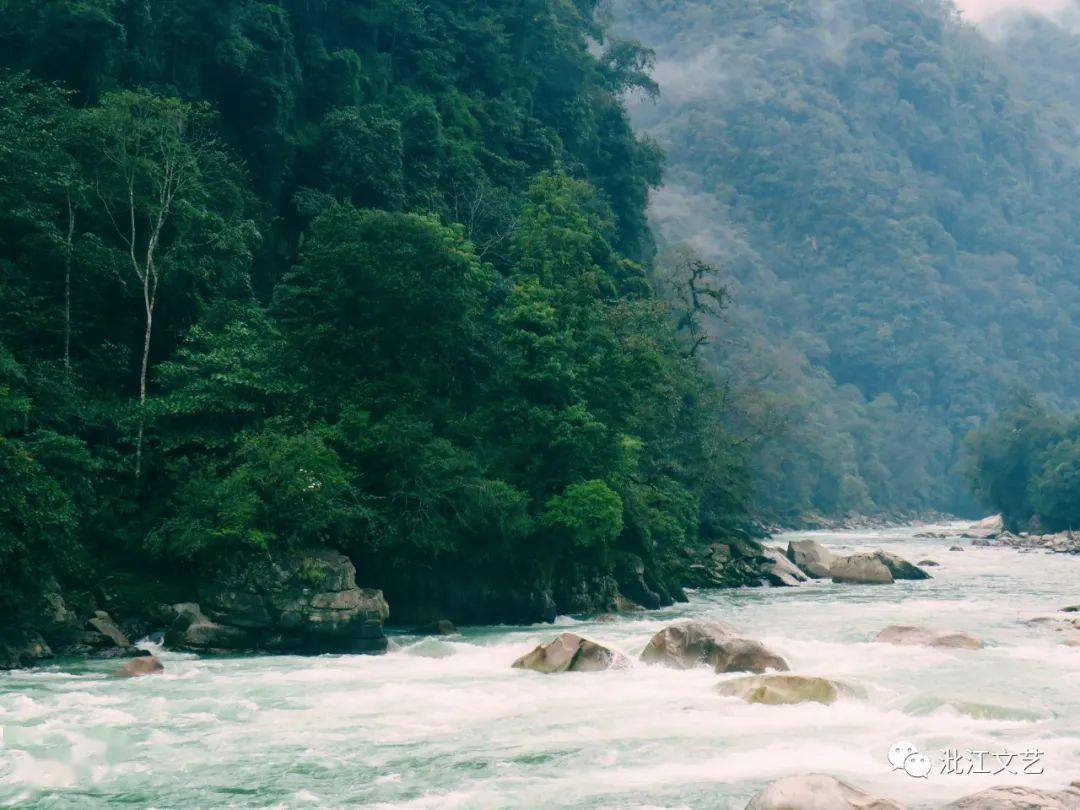 贡山旅游山水中国天上独龙江