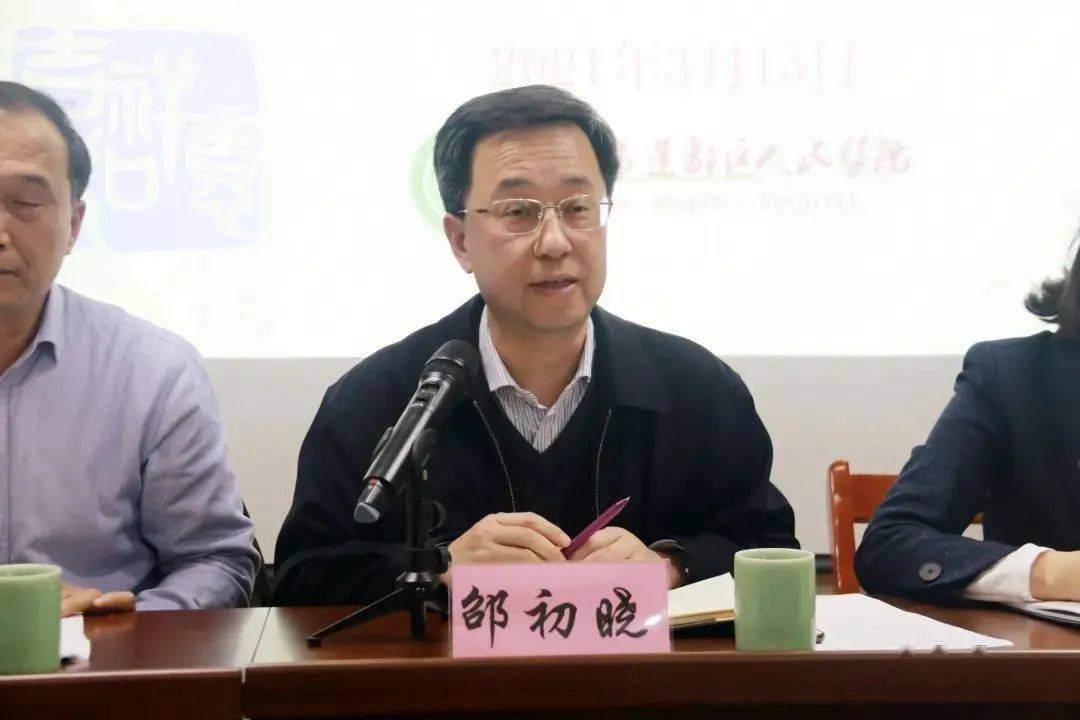 丽水市中心医院党委书记邵初晓强调,一要提高政治站位