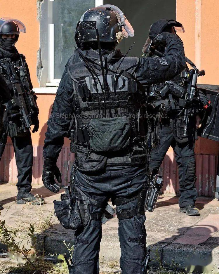 【法国raid图集】黑衣黑甲黑盔黑盾 绝对够酷