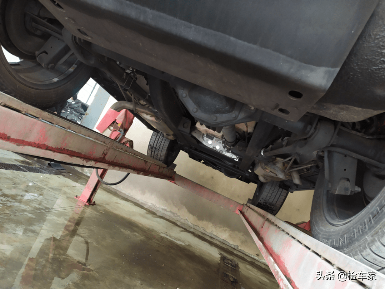 属性和性能属性的车型来说,底盘检测是最重要也最能发现问题的项目,有