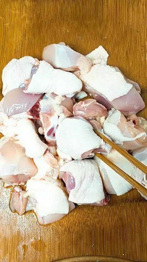 剁椒鸡块做法简单超级美味肉质鲜嫩汁水美下饭特棒