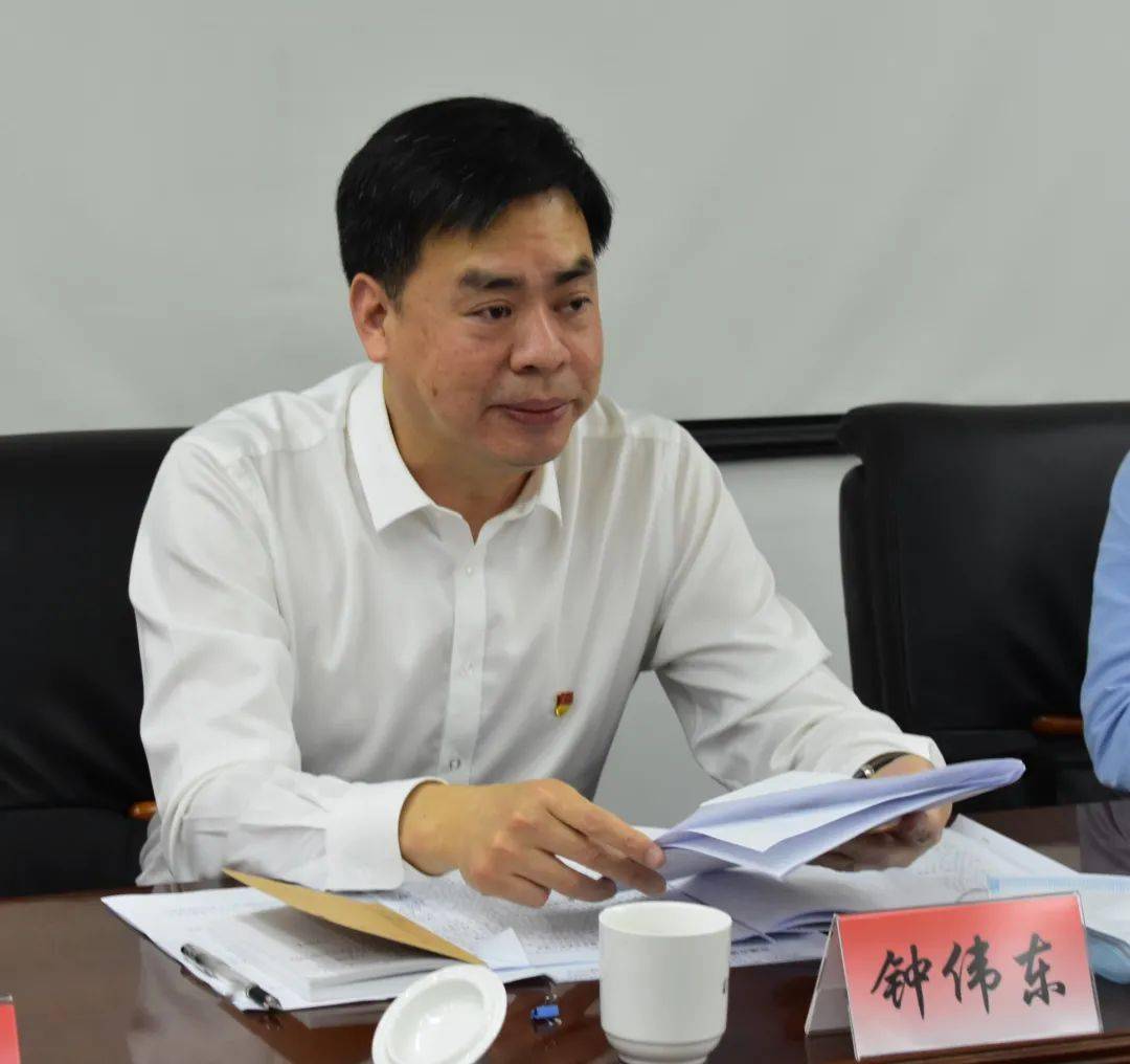 调研中,钟伟东局长对大队工作给予肯定:一是以党史学习教育为引领