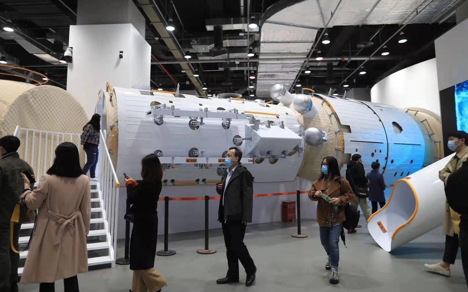 观众|中国载人航天科普展亮相中国科技馆，观众可体验航天员选拔训练