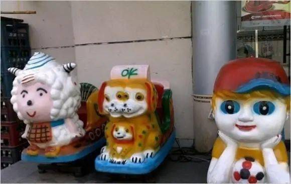 这些可怖的电动摇摇车.